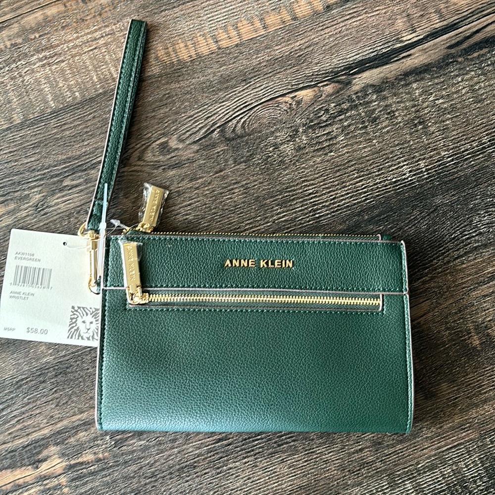 Anne Klein Wristlet/Wallet. NWT. Evergreen.